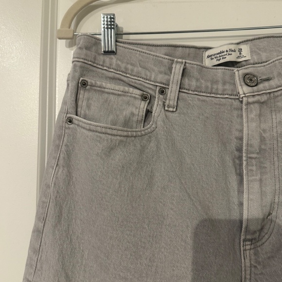 Abercrombie & Fitch Relaxed 90's Jeans - Picture 5 of 7